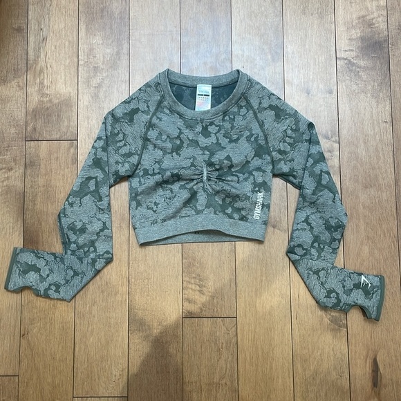 NWOT GYMSHARK ADAPT CAMO SEAMLESS LONG SLEEVE CROP TOP GREEN SIZE S - Picture 8 of 12